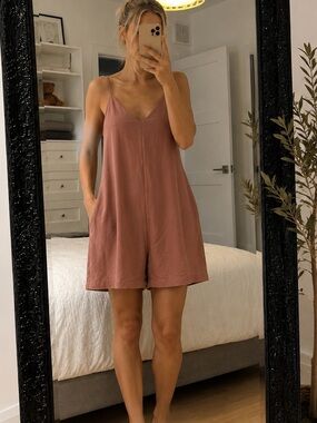 Women's V-Neck Sleeveless Romper - Dusty Rose